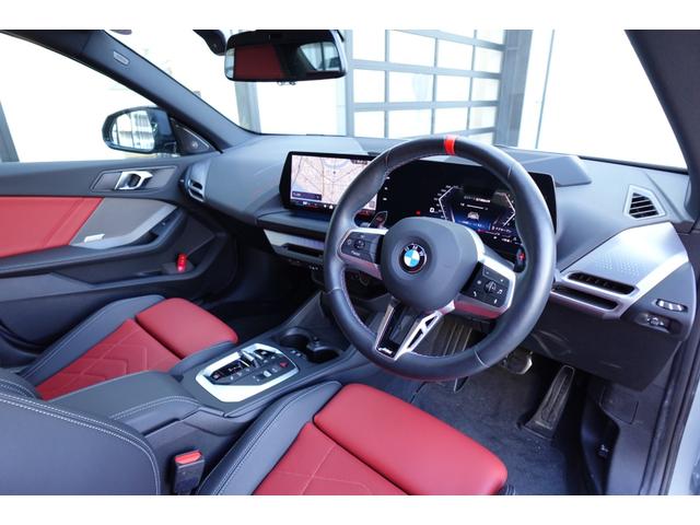 ２シリーズ Ｍ２３５　ｘＤｒｉｖｅグランクーペ　弊社元デモカー／Ｍパフォーマンスモデル／ブラックルーフ／シートヒーター／コーラルレッドレザー／全周囲カメラ／ドライビングアシストプロフェッショナル／パーキングアシストプラス／認定中古車（27枚目）