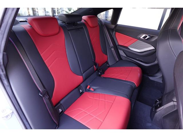 ２シリーズ Ｍ２３５　ｘＤｒｉｖｅグランクーペ　弊社元デモカー／Ｍパフォーマンスモデル／ブラックルーフ／シートヒーター／コーラルレッドレザー／全周囲カメラ／ドライビングアシストプロフェッショナル／パーキングアシストプラス／認定中古車（33枚目）