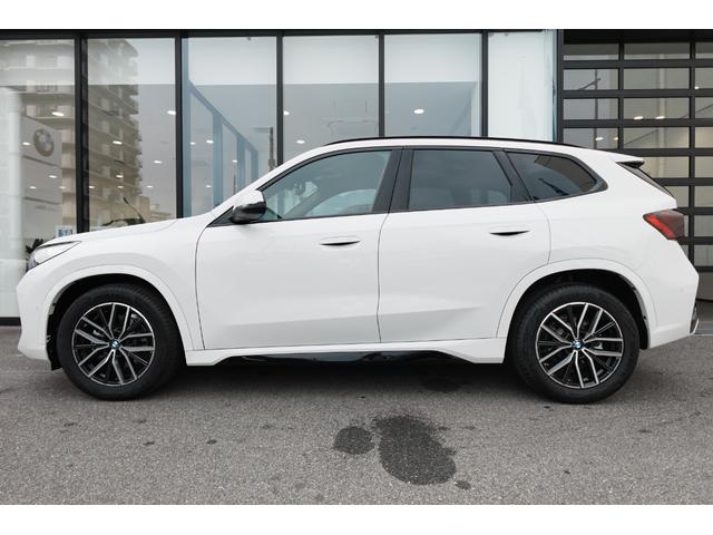 Ｘ１ ｘＤｒｉｖｅ　２０ｄ　Ｍスポーツ　テクノロジーパッケージ　ステアリングヒーター　カーブドディスプレイ　ドライビングアシストプロフェッショナル　ヘッドアップディスプレイ　アダプティブＭサスペンション　アンビエントライト　元レンタカー（7枚目）