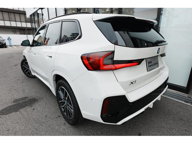 Ｘ１ ｘＤｒｉｖｅ　２０ｄ　Ｍスポーツ　テクノロジーパッケージ　ステアリングヒーター　カーブドディスプレイ　ドライビングアシストプロフェッショナル　ヘッドアップディスプレイ　アダプティブＭサスペンション　アンビエントライト　元レンタカー（8枚目）