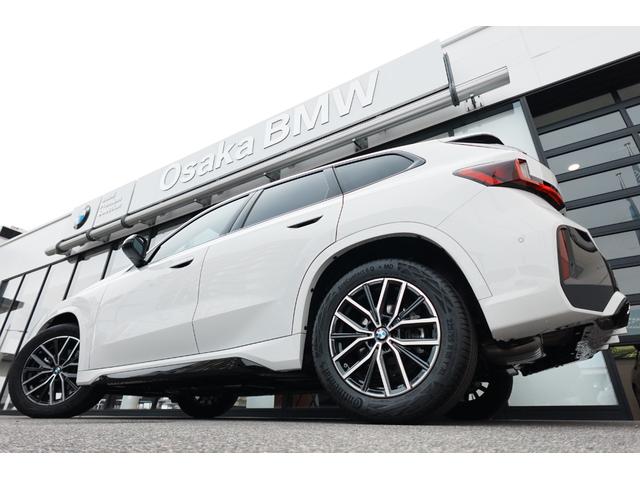 Ｘ１ ｘＤｒｉｖｅ　２０ｄ　Ｍスポーツ　テクノロジーパッケージ　ステアリングヒーター　カーブドディスプレイ　ドライビングアシストプロフェッショナル　ヘッドアップディスプレイ　アダプティブＭサスペンション　アンビエントライト　元レンタカー（9枚目）