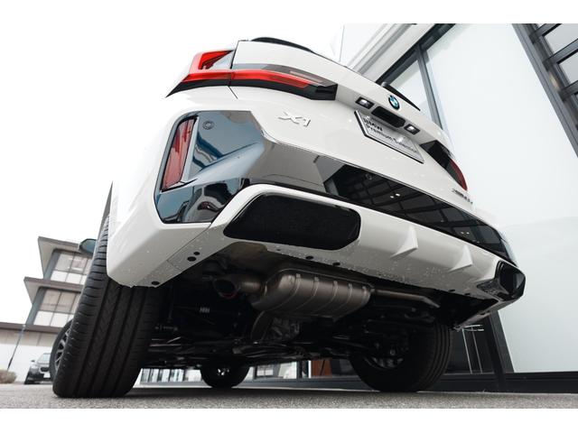 Ｘ１ ｘＤｒｉｖｅ　２０ｄ　Ｍスポーツ　テクノロジーパッケージ　ステアリングヒーター　カーブドディスプレイ　ドライビングアシストプロフェッショナル　ヘッドアップディスプレイ　アダプティブＭサスペンション　アンビエントライト　元レンタカー（10枚目）