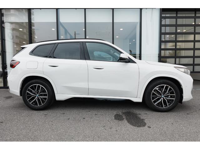 Ｘ１ ｘＤｒｉｖｅ　２０ｄ　Ｍスポーツ　テクノロジーパッケージ　ステアリングヒーター　カーブドディスプレイ　ドライビングアシストプロフェッショナル　ヘッドアップディスプレイ　アダプティブＭサスペンション　アンビエントライト　元レンタカー（14枚目）