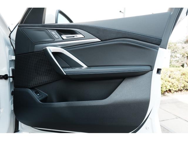 Ｘ１ ｘＤｒｉｖｅ　２０ｄ　Ｍスポーツ　テクノロジーパッケージ　ステアリングヒーター　カーブドディスプレイ　ドライビングアシストプロフェッショナル　ヘッドアップディスプレイ　アダプティブＭサスペンション　アンビエントライト　元レンタカー（28枚目）