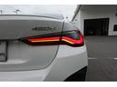 ドイツ本社と同様の教育、訓練を受けたBMW専門のメカニックが100項目にも上がるポイントを徹底的にチェック。交換基準に達した部品があればBMW純正部品を使用し整備した後にお客様に引渡しとなります。