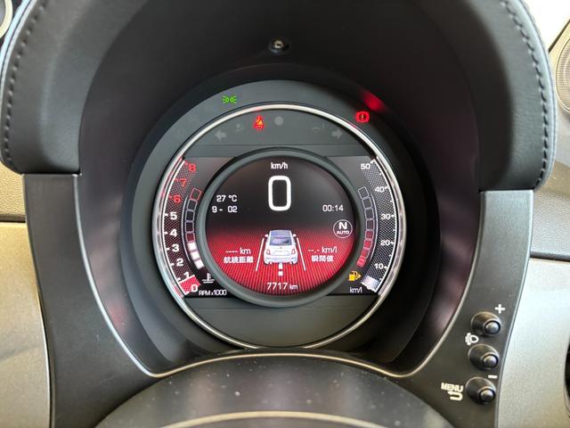 アバルト５９５Ｃ ツーリズモ　茶革シート　ドライブレコーダー　バックカメラ　ＥＴＣ　キセノンヘッドライト　１７インチアルミホイール　パドルシフト　黒幌　Ａｐｐｌｅ　Ｃａｒｐｌａｙ　アルミフューエルリット　オートエアコン（15枚目）