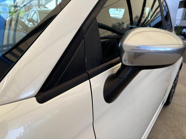 アバルト５９５Ｃ ツーリズモ　茶革シート　ドライブレコーダー　バックカメラ　ＥＴＣ　キセノンヘッドライト　１７インチアルミホイール　パドルシフト　黒幌　Ａｐｐｌｅ　Ｃａｒｐｌａｙ　アルミフューエルリット　オートエアコン（39枚目）