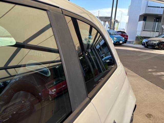 アバルト５９５Ｃ ツーリズモ　茶革シート　ドライブレコーダー　バックカメラ　ＥＴＣ　キセノンヘッドライト　１７インチアルミホイール　パドルシフト　黒幌　Ａｐｐｌｅ　Ｃａｒｐｌａｙ　アルミフューエルリット　オートエアコン（40枚目）