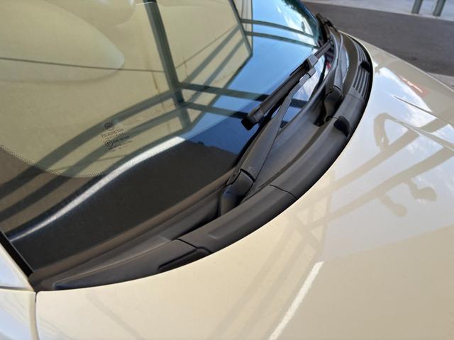 アバルト５９５Ｃ ツーリズモ　茶革シート　ドライブレコーダー　バックカメラ　ＥＴＣ　キセノンヘッドライト　１７インチアルミホイール　パドルシフト　黒幌　Ａｐｐｌｅ　Ｃａｒｐｌａｙ　アルミフューエルリット　オートエアコン（41枚目）