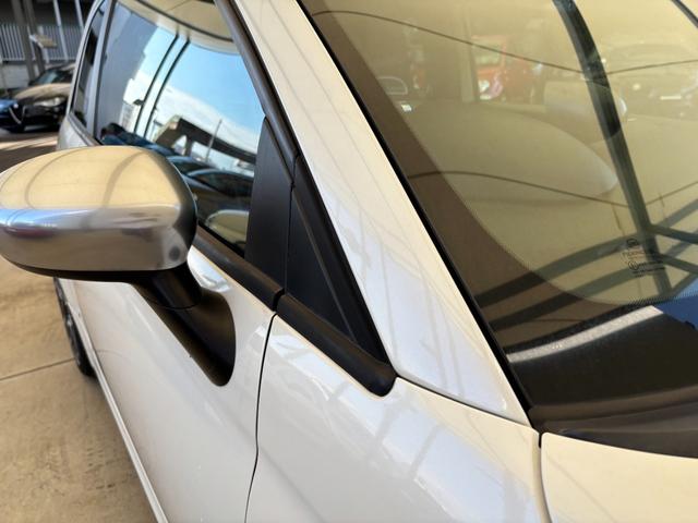 アバルト５９５Ｃ ツーリズモ　茶革シート　ドライブレコーダー　バックカメラ　ＥＴＣ　キセノンヘッドライト　１７インチアルミホイール　パドルシフト　黒幌　Ａｐｐｌｅ　Ｃａｒｐｌａｙ　アルミフューエルリット　オートエアコン（43枚目）