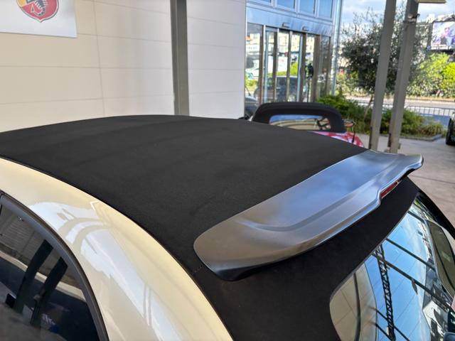 アバルト５９５Ｃ ツーリズモ　茶革シート　ドライブレコーダー　バックカメラ　ＥＴＣ　キセノンヘッドライト　１７インチアルミホイール　パドルシフト　黒幌　Ａｐｐｌｅ　Ｃａｒｐｌａｙ　アルミフューエルリット　オートエアコン（49枚目）