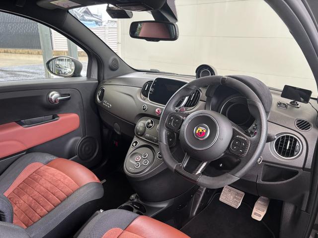 アバルト５９５ コンペティツィオーネ　ＥＴＣ　ドラレコ　レーダー探知機　バックカメラ　１７インチアルミホイール　ブレンボ赤キャリパー　ＨＩＤヘッドライト　レコードモンツァ　パドルシフト　オートエアコン　ａｐｐｌｅｃａｒｐｌａｙ（6枚目）