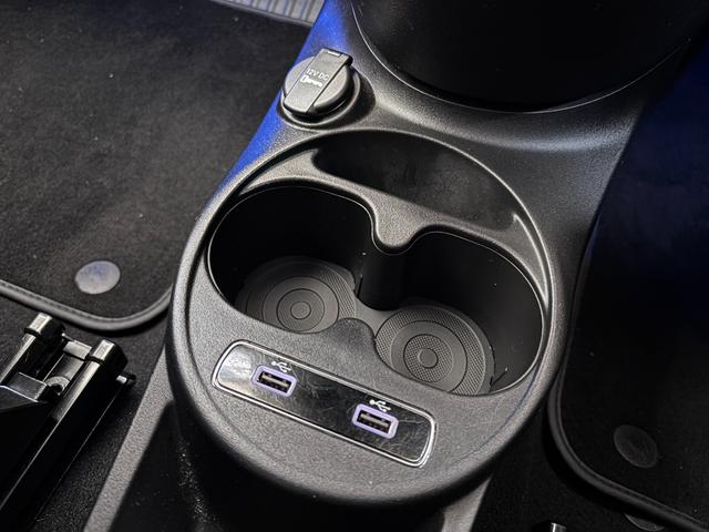 アバルト５９５ コンペティツィオーネ　ＥＴＣ　ドラレコ　レーダー探知機　バックカメラ　１７インチアルミホイール　ブレンボ赤キャリパー　ＨＩＤヘッドライト　レコードモンツァ　パドルシフト　オートエアコン　ａｐｐｌｅｃａｒｐｌａｙ（22枚目）