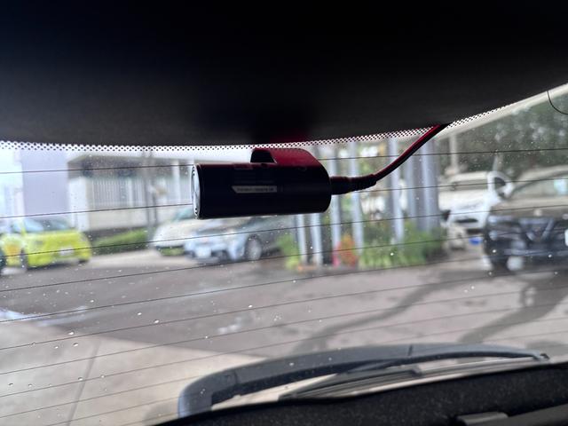 アバルト５９５ コンペティツィオーネ　ＥＴＣ　ドラレコ　レーダー探知機　バックカメラ　１７インチアルミホイール　ブレンボ赤キャリパー　ＨＩＤヘッドライト　レコードモンツァ　パドルシフト　オートエアコン　ａｐｐｌｅｃａｒｐｌａｙ（26枚目）