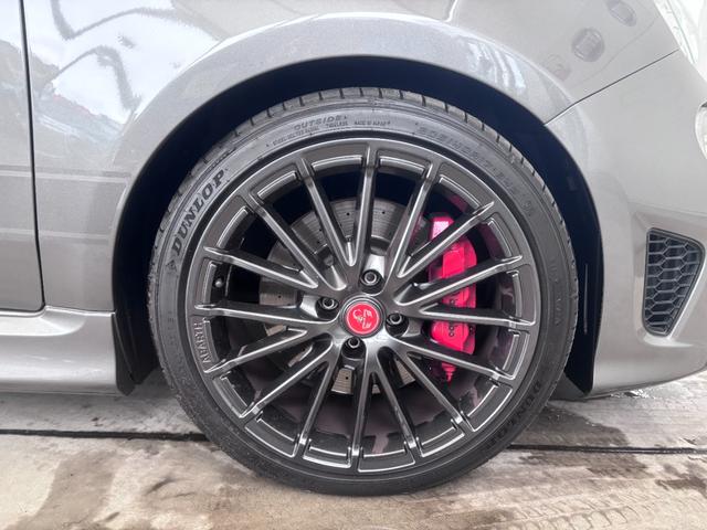 アバルト５９５ コンペティツィオーネ　ＥＴＣ　ドラレコ　レーダー探知機　バックカメラ　１７インチアルミホイール　ブレンボ赤キャリパー　ＨＩＤヘッドライト　レコードモンツァ　パドルシフト　オートエアコン　ａｐｐｌｅｃａｒｐｌａｙ（33枚目）