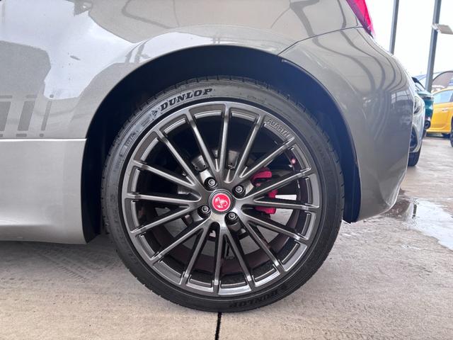 アバルト５９５ コンペティツィオーネ　ＥＴＣ　ドラレコ　レーダー探知機　バックカメラ　１７インチアルミホイール　ブレンボ赤キャリパー　ＨＩＤヘッドライト　レコードモンツァ　パドルシフト　オートエアコン　ａｐｐｌｅｃａｒｐｌａｙ（35枚目）