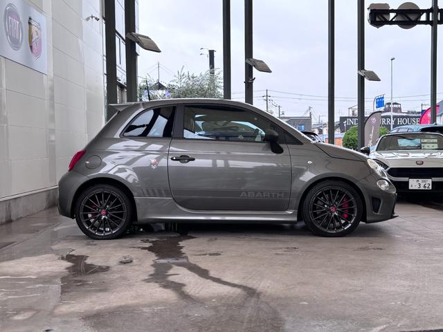 アバルト５９５ コンペティツィオーネ　ＥＴＣ　ドラレコ　レーダー探知機　バックカメラ　１７インチアルミホイール　ブレンボ赤キャリパー　ＨＩＤヘッドライト　レコードモンツァ　パドルシフト　オートエアコン　ａｐｐｌｅｃａｒｐｌａｙ（60枚目）