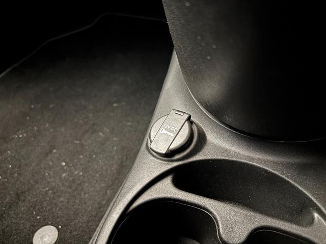 アバルト５９５ ベースグレード　限定カラー　５ＭＴ　１６インチアルミホイール　ＥＴＣ　ドラレコ　ＡｐｐｌｅＣａｒｐｌａｙ　ＡｎｄｒｏｉｄＡｕｔｏ　マニュアルエアコン　ＨＩＤヘッドライト　ターボ　禁煙車　１４５馬力　認定中古車保証（24枚目）