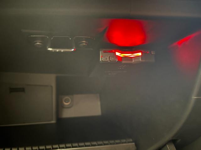 アバルト５９５ ベースグレード　限定カラー　５ＭＴ　１６インチアルミホイール　ＥＴＣ　ドラレコ　ＡｐｐｌｅＣａｒｐｌａｙ　ＡｎｄｒｏｉｄＡｕｔｏ　マニュアルエアコン　ＨＩＤヘッドライト　ターボ　禁煙車　１４５馬力　認定中古車保証（26枚目）