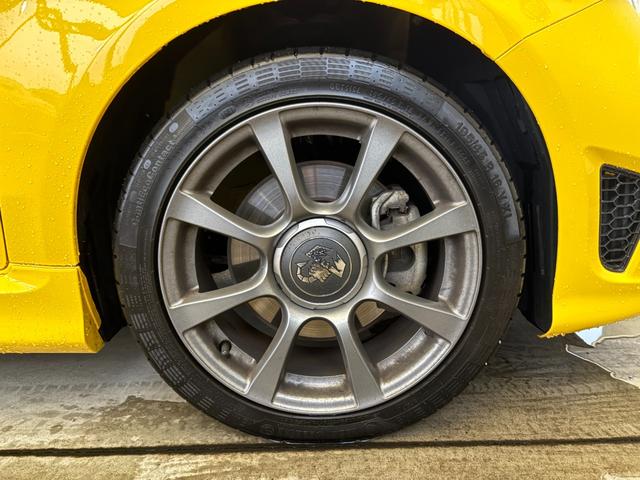 アバルト５９５ ベースグレード　限定カラー　５ＭＴ　１６インチアルミホイール　ＥＴＣ　ドラレコ　ＡｐｐｌｅＣａｒｐｌａｙ　ＡｎｄｒｏｉｄＡｕｔｏ　マニュアルエアコン　ＨＩＤヘッドライト　ターボ　禁煙車　１４５馬力　認定中古車保証（33枚目）