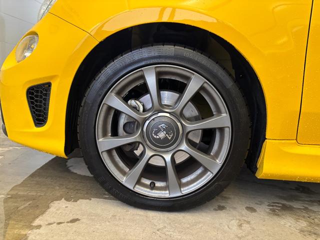 アバルト５９５ ベースグレード　限定カラー　５ＭＴ　１６インチアルミホイール　ＥＴＣ　ドラレコ　ＡｐｐｌｅＣａｒｐｌａｙ　ＡｎｄｒｏｉｄＡｕｔｏ　マニュアルエアコン　ＨＩＤヘッドライト　ターボ　禁煙車　１４５馬力　認定中古車保証（35枚目）