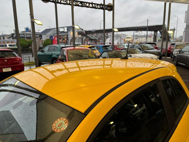 アバルト５９５ ベースグレード　限定カラー　５ＭＴ　１６インチアルミホイール　ＥＴＣ　ドラレコ　ＡｐｐｌｅＣａｒｐｌａｙ　ＡｎｄｒｏｉｄＡｕｔｏ　マニュアルエアコン　ＨＩＤヘッドライト　ターボ　禁煙車　１４５馬力　認定中古車保証（53枚目）