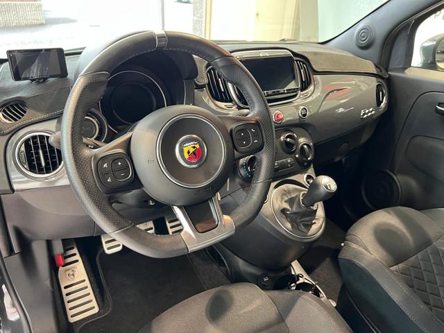 アバルト595 MT LHD MAKE YOUR SCORPION(2枚目)