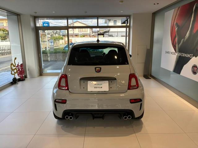 アバルト595 コンペティツィオーネ(3枚目)