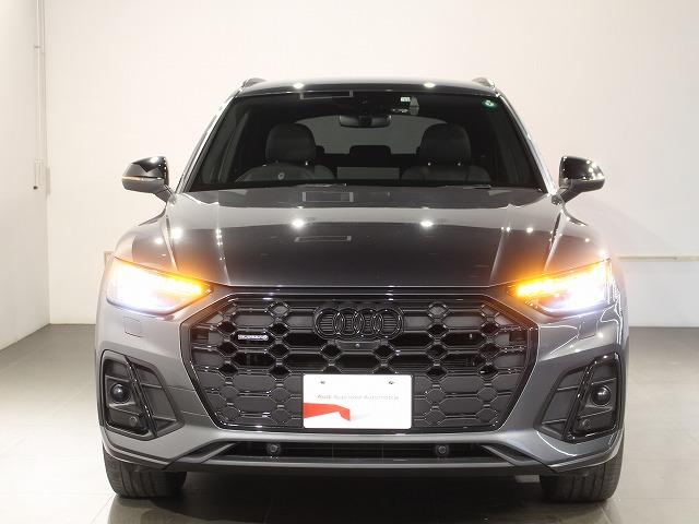 Ｑ５ ４０ＴＤＩクワトロ　Ｓライン　４０　ＴＤＩ　ｑｕａｔｔｒｏ　Ｓ　ｌｉｎｅ：ステアリングヒーターアルミホイール　５ダブルアームデザイン　コントラストグレー　８Ｊｘ１９　２３５／５５Ｒ１９ルーフレール　（ブラック）（4枚目）