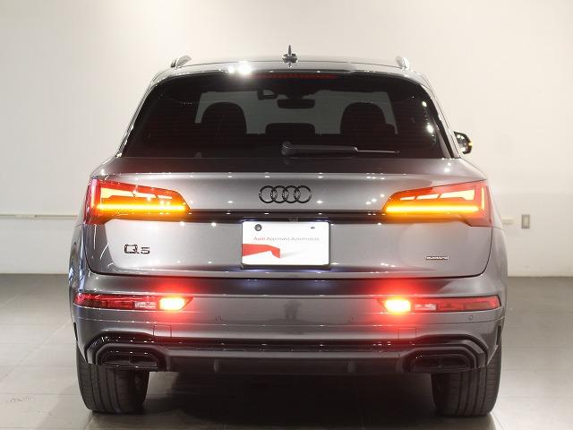 Ｑ５ ４０ＴＤＩクワトロ　Ｓライン　４０　ＴＤＩ　ｑｕａｔｔｒｏ　Ｓ　ｌｉｎｅ：ステアリングヒーターアルミホイール　５ダブルアームデザイン　コントラストグレー　８Ｊｘ１９　２３５／５５Ｒ１９ルーフレール　（ブラック）（14枚目）