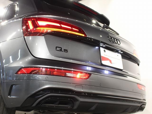 Ｑ５ ４０ＴＤＩクワトロ　Ｓライン　４０　ＴＤＩ　ｑｕａｔｔｒｏ　Ｓ　ｌｉｎｅ：ステアリングヒーターアルミホイール　５ダブルアームデザイン　コントラストグレー　８Ｊｘ１９　２３５／５５Ｒ１９ルーフレール　（ブラック）（21枚目）
