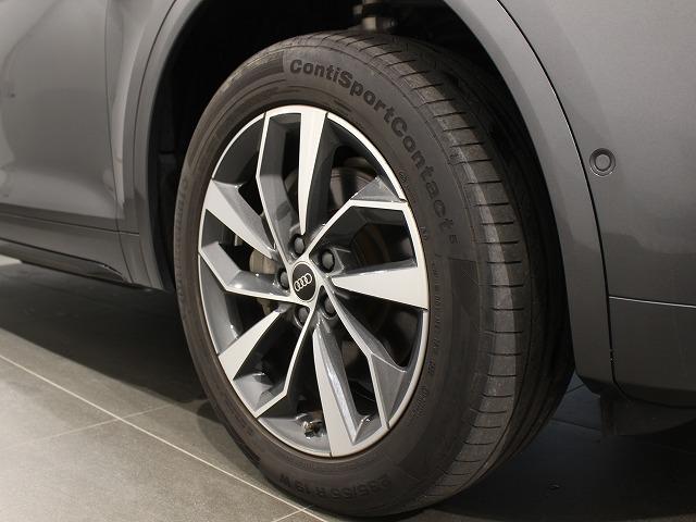 Ｑ５ ４０ＴＤＩクワトロ　Ｓライン　４０　ＴＤＩ　ｑｕａｔｔｒｏ　Ｓ　ｌｉｎｅ：ステアリングヒーターアルミホイール　５ダブルアームデザイン　コントラストグレー　８Ｊｘ１９　２３５／５５Ｒ１９ルーフレール　（ブラック）（22枚目）