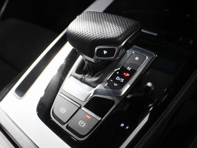 Ｑ５ ４０ＴＤＩクワトロ　Ｓライン　４０　ＴＤＩ　ｑｕａｔｔｒｏ　Ｓ　ｌｉｎｅ：ステアリングヒーターアルミホイール　５ダブルアームデザイン　コントラストグレー　８Ｊｘ１９　２３５／５５Ｒ１９ルーフレール　（ブラック）（30枚目）