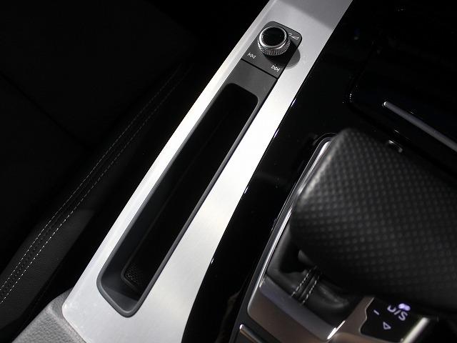 Ｑ５ ４０ＴＤＩクワトロ　Ｓライン　４０　ＴＤＩ　ｑｕａｔｔｒｏ　Ｓ　ｌｉｎｅ：ステアリングヒーターアルミホイール　５ダブルアームデザイン　コントラストグレー　８Ｊｘ１９　２３５／５５Ｒ１９ルーフレール　（ブラック）（31枚目）