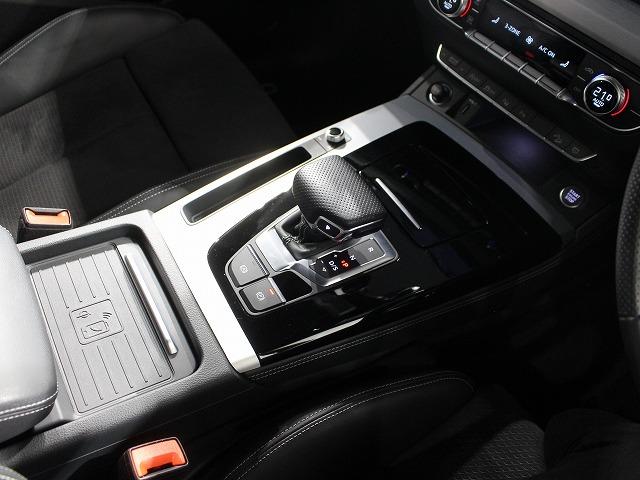 Ｑ５ ４０ＴＤＩクワトロ　Ｓライン　４０　ＴＤＩ　ｑｕａｔｔｒｏ　Ｓ　ｌｉｎｅ：ステアリングヒーターアルミホイール　５ダブルアームデザイン　コントラストグレー　８Ｊｘ１９　２３５／５５Ｒ１９ルーフレール　（ブラック）（33枚目）