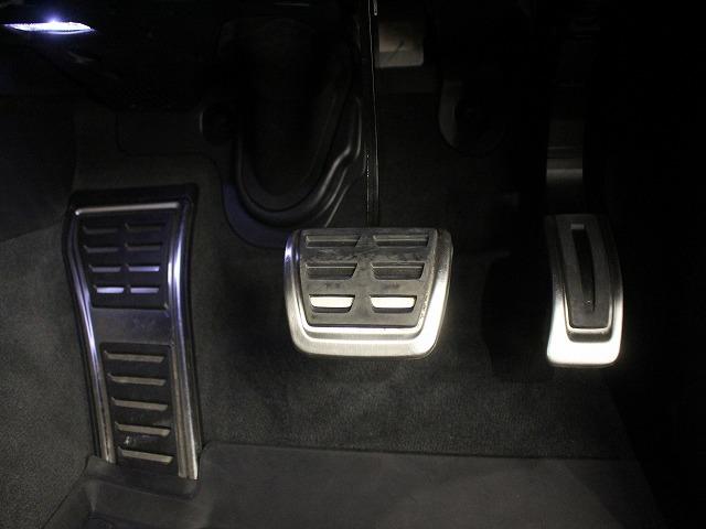 Ｑ５ ４０ＴＤＩクワトロ　Ｓライン　４０　ＴＤＩ　ｑｕａｔｔｒｏ　Ｓ　ｌｉｎｅ：ステアリングヒーターアルミホイール　５ダブルアームデザイン　コントラストグレー　８Ｊｘ１９　２３５／５５Ｒ１９ルーフレール　（ブラック）（39枚目）