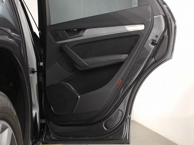 Ｑ５ ４０ＴＤＩクワトロ　Ｓライン　４０　ＴＤＩ　ｑｕａｔｔｒｏ　Ｓ　ｌｉｎｅ：ステアリングヒーターアルミホイール　５ダブルアームデザイン　コントラストグレー　８Ｊｘ１９　２３５／５５Ｒ１９ルーフレール　（ブラック）（63枚目）