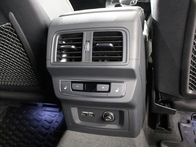 Ｑ５ ４０ＴＤＩクワトロ　Ｓライン　４０　ＴＤＩ　ｑｕａｔｔｒｏ　Ｓ　ｌｉｎｅ：ステアリングヒーターアルミホイール　５ダブルアームデザイン　コントラストグレー　８Ｊｘ１９　２３５／５５Ｒ１９ルーフレール　（ブラック）（66枚目）