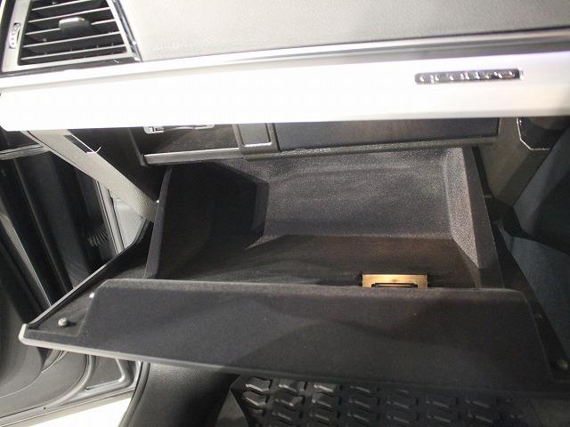 Ｑ５ ４０ＴＤＩクワトロ　Ｓライン　４０　ＴＤＩ　ｑｕａｔｔｒｏ　Ｓ　ｌｉｎｅ：ステアリングヒーターアルミホイール　５ダブルアームデザイン　コントラストグレー　８Ｊｘ１９　２３５／５５Ｒ１９ルーフレール　（ブラック）（70枚目）