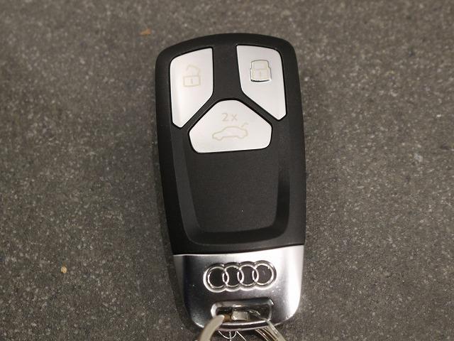 Ｑ５ ４０ＴＤＩクワトロ　Ｓライン　４０　ＴＤＩ　ｑｕａｔｔｒｏ　Ｓ　ｌｉｎｅ：ステアリングヒーターアルミホイール　５ダブルアームデザイン　コントラストグレー　８Ｊｘ１９　２３５／５５Ｒ１９ルーフレール　（ブラック）（77枚目）