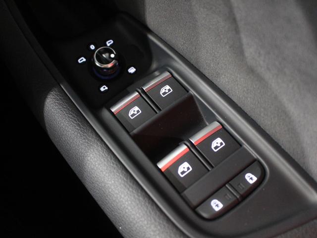 Ｑ７ ５０ＴＤＩクワトロ　Ｓライン　ブラック　Ａｕｄｉ　ｒｉｎｇｓ　＆ブラックスタイリングパッケージ　ルーフレール　（ブラック）　　ＨＤマトリクスＬＥＤヘッドライトＡｕｄｉレーザーライトパッケージ　　ブラック　Ａｕｄｉ　ｒｉｎｇｓ（21枚目）