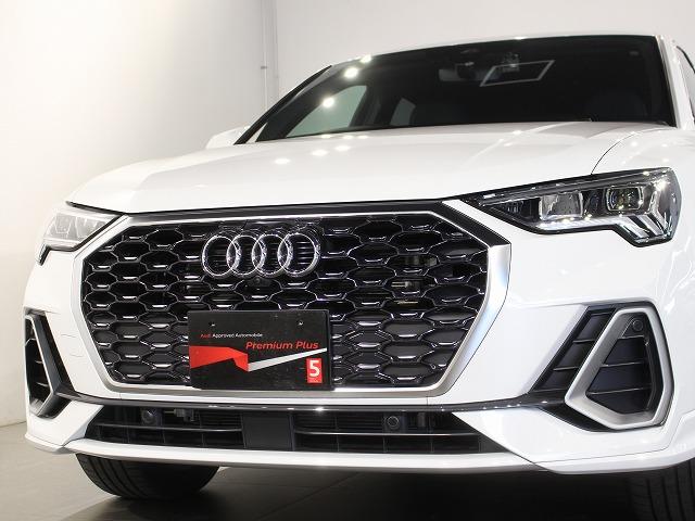Ｑ３スポーツバック ３５ＴＦＳＩ　Ｓライン　スマートフォンインターフェース　パーシャルレザー　全方位カメラサラウンドビュー　グレイシアホワイトメタリック　電動テールゲート　ＬＥＤヘッドライト（5枚目）