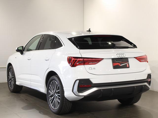 Ｑ３スポーツバック ３５ＴＦＳＩ　Ｓライン　スマートフォンインターフェース　パーシャルレザー　全方位カメラサラウンドビュー　グレイシアホワイトメタリック　電動テールゲート　ＬＥＤヘッドライト（13枚目）