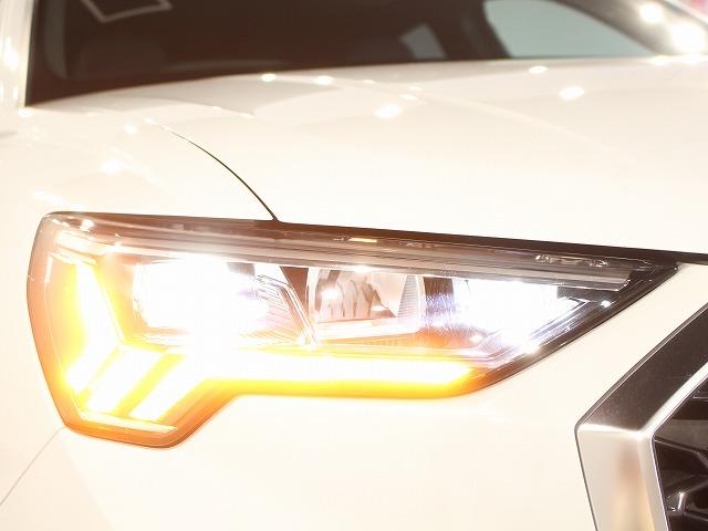 Ｑ３スポーツバック ３５ＴＦＳＩ　Ｓライン　スマートフォンインターフェース　パーシャルレザー　全方位カメラサラウンドビュー　グレイシアホワイトメタリック　電動テールゲート　ＬＥＤヘッドライト（15枚目）