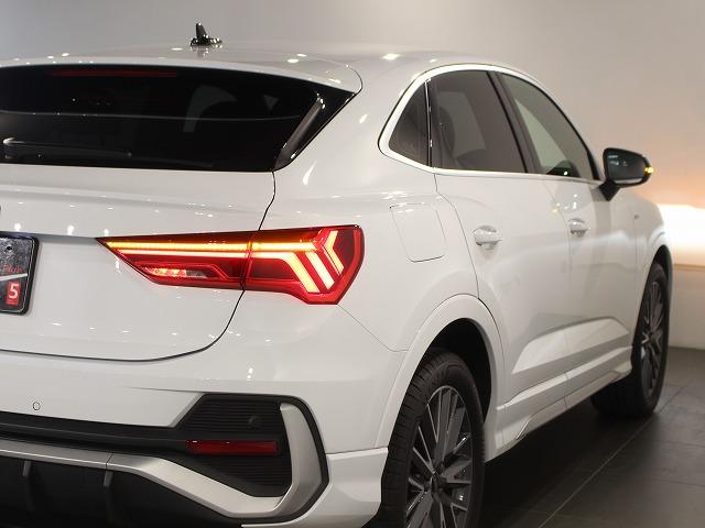 Ｑ３スポーツバック ３５ＴＦＳＩ　Ｓライン　スマートフォンインターフェース　パーシャルレザー　全方位カメラサラウンドビュー　グレイシアホワイトメタリック　電動テールゲート　ＬＥＤヘッドライト（19枚目）