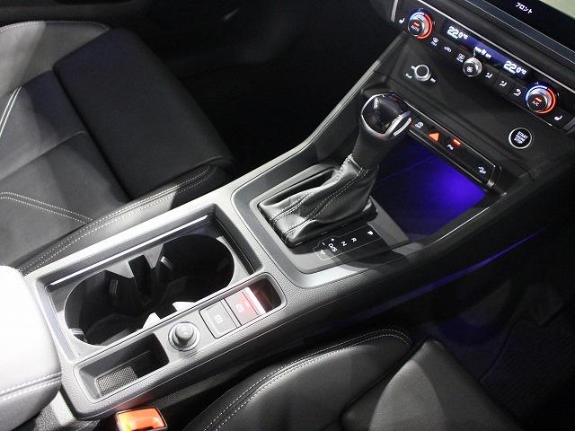 Ｑ３スポーツバック ３５ＴＦＳＩ　Ｓライン　スマートフォンインターフェース　パーシャルレザー　全方位カメラサラウンドビュー　グレイシアホワイトメタリック　電動テールゲート　ＬＥＤヘッドライト（33枚目）