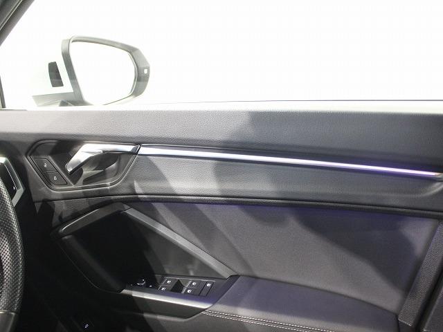 Ｑ３スポーツバック ３５ＴＦＳＩ　Ｓライン　スマートフォンインターフェース　パーシャルレザー　全方位カメラサラウンドビュー　グレイシアホワイトメタリック　電動テールゲート　ＬＥＤヘッドライト（43枚目）