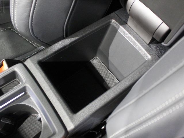 Ｑ３スポーツバック ３５ＴＦＳＩ　Ｓライン　スマートフォンインターフェース　パーシャルレザー　全方位カメラサラウンドビュー　グレイシアホワイトメタリック　電動テールゲート　ＬＥＤヘッドライト（44枚目）