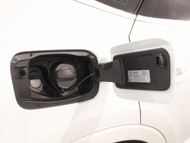 Ｑ３スポーツバック ３５ＴＦＳＩ　Ｓライン　スマートフォンインターフェース　パーシャルレザー　全方位カメラサラウンドビュー　グレイシアホワイトメタリック　電動テールゲート　ＬＥＤヘッドライト（61枚目）