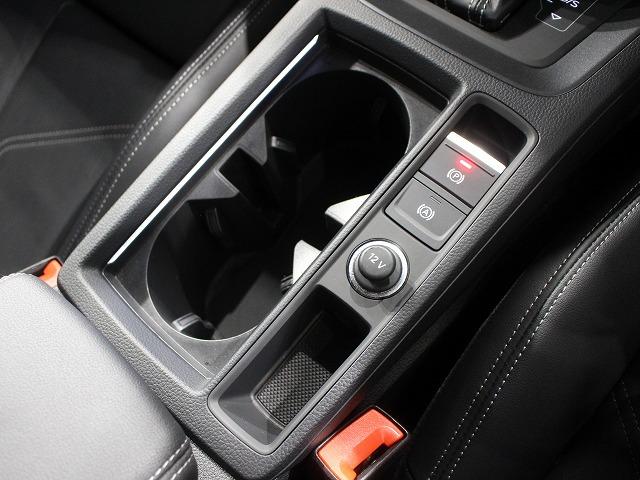 Ｑ３スポーツバック ３５ＴＦＳＩ　Ｓライン　スマートフォンインターフェース　パーシャルレザー　全方位カメラサラウンドビュー　グレイシアホワイトメタリック　電動テールゲート　ＬＥＤヘッドライト（62枚目）